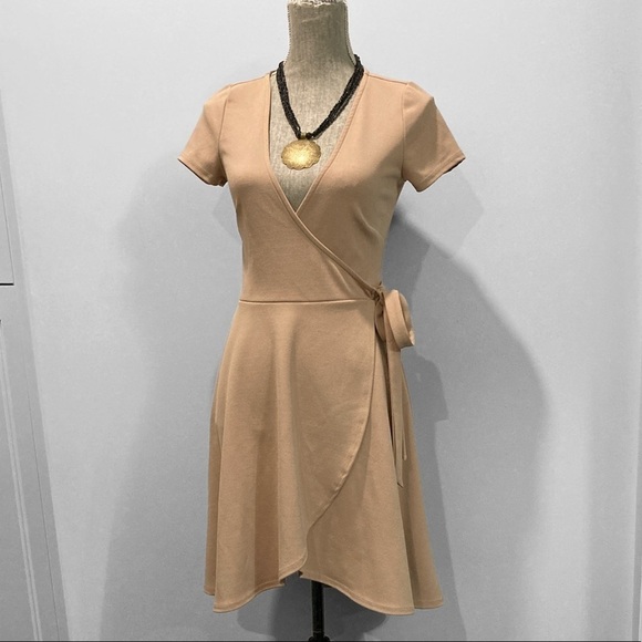 REVAMPED Short Sleeve Mini Wrap Dress Medium - Picture 2 of 10
